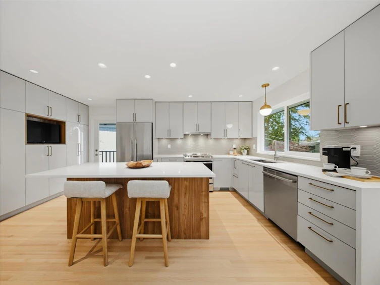 1392 Chamberlain Drive, North Vancouver, BC, V7K 1P6 - 6
