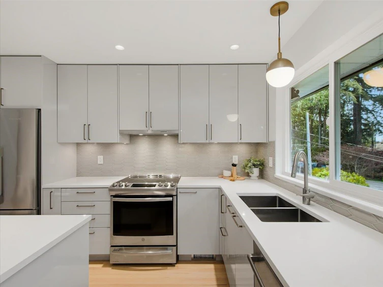 1392 Chamberlain Drive, North Vancouver, BC, V7K 1P6 - 4