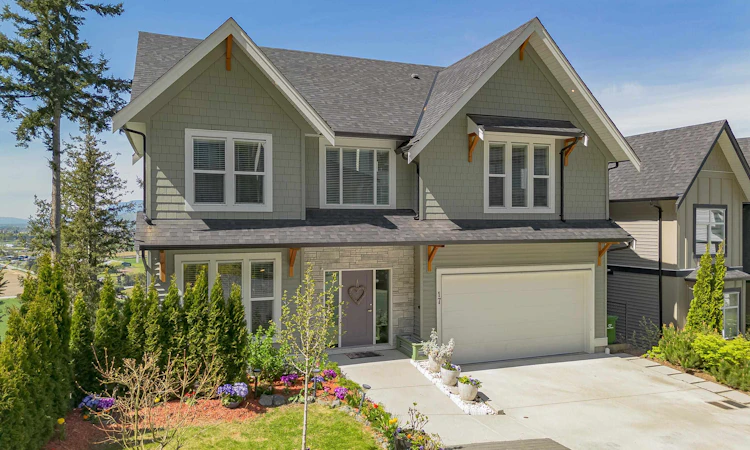 17-6262 Rexford Drive