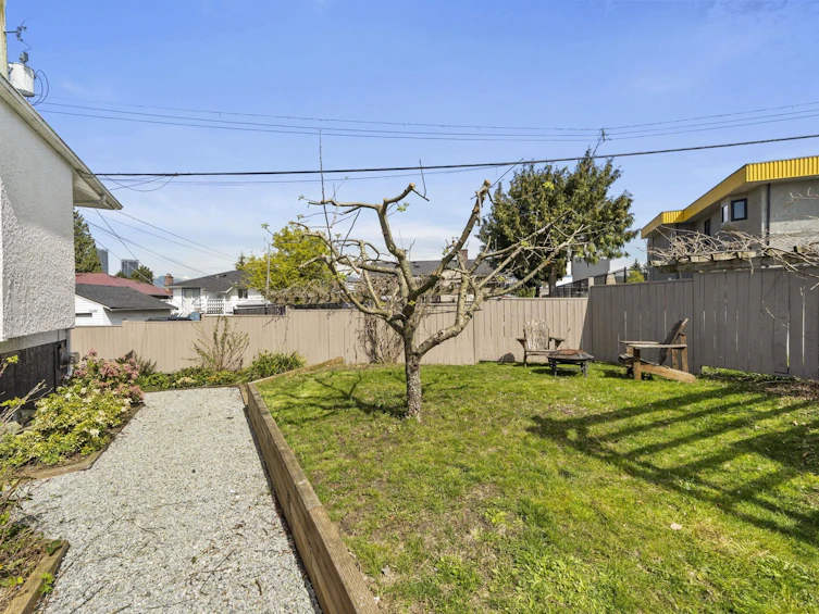 5111 Laurel Street, Burnaby, BC, V5G 1M8 - 30