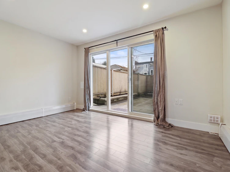 114-2250 Oxford Street, Vancouver, BC, V5L 1G1 - 9