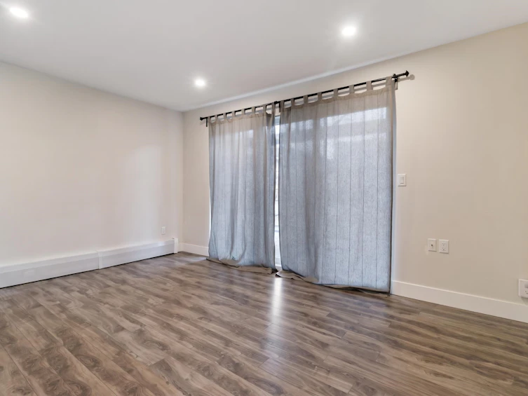 114-2250 Oxford Street, Vancouver, BC, V5L 1G1 - 11