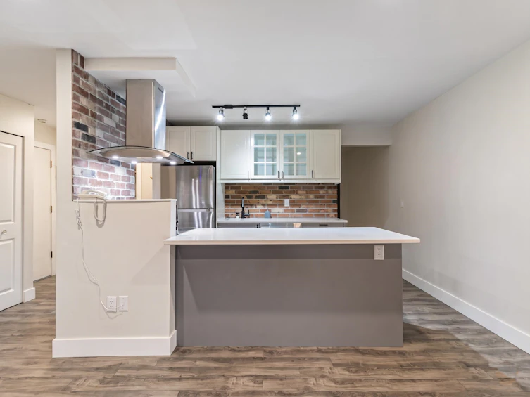 114-2250 Oxford Street, Vancouver, BC, V5L 1G1 - 2
