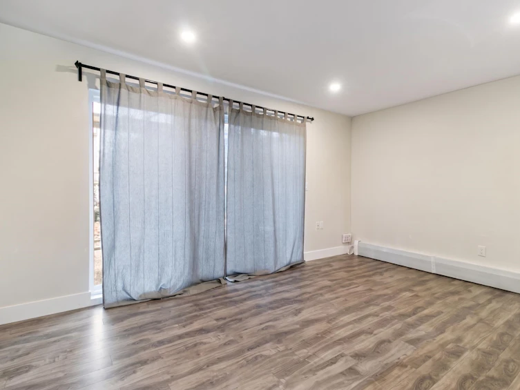 114-2250 Oxford Street, Vancouver, BC, V5L 1G1 - 10