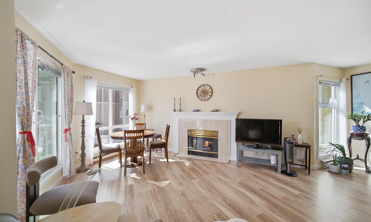 212-7437 Moffatt Road
