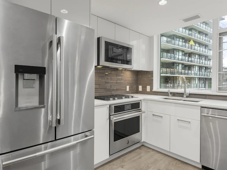 304-3498 Marine Way, Vancouver, BC, V5S 0H1 - 3