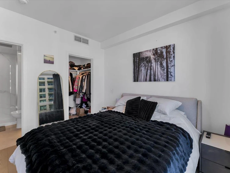 805-15165 Thrift Avenue, Surrey, BC, V4B 0C1 - 15