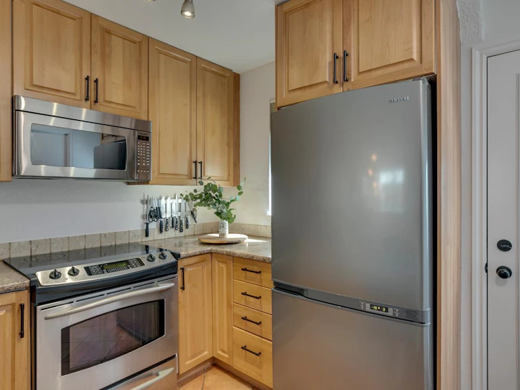 160 W 12th Street, North Vancouver, BC, V7M 1N3 - 4
