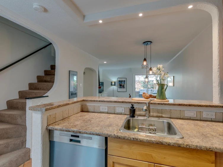 160 W 12th Street, North Vancouver, BC, V7M 1N3 - 8
