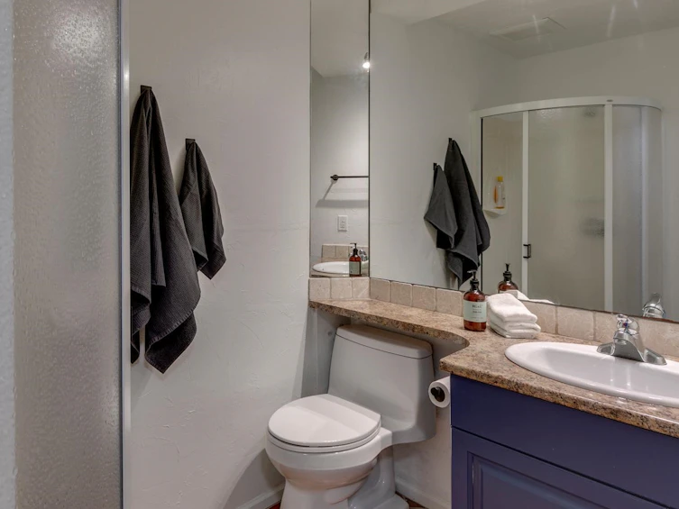 160 W 12th Street, North Vancouver, BC, V7M 1N3 - 29