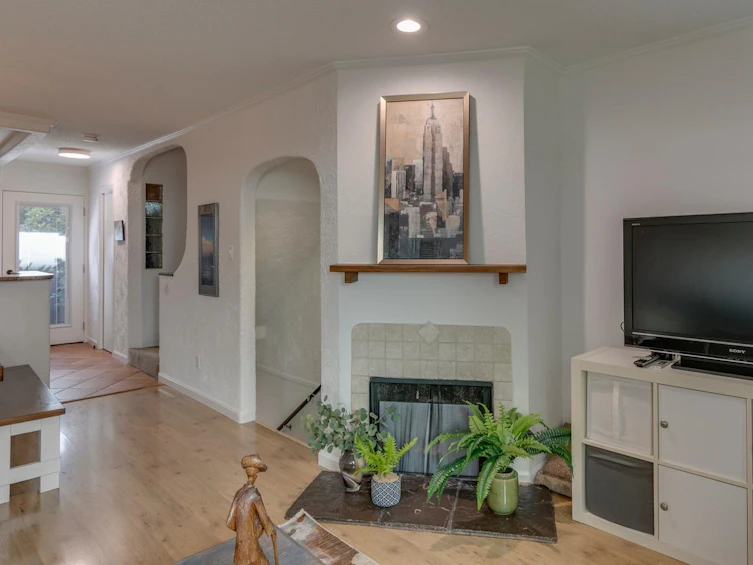 160 W 12th Street, North Vancouver, BC, V7M 1N3 - 12