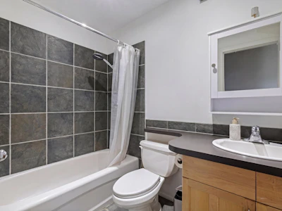 306-1345 W 4th Avenue - 5