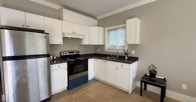 Rental Suite-74xx 18th Avenue, Burnaby, BC, V3N 1H7 - 12