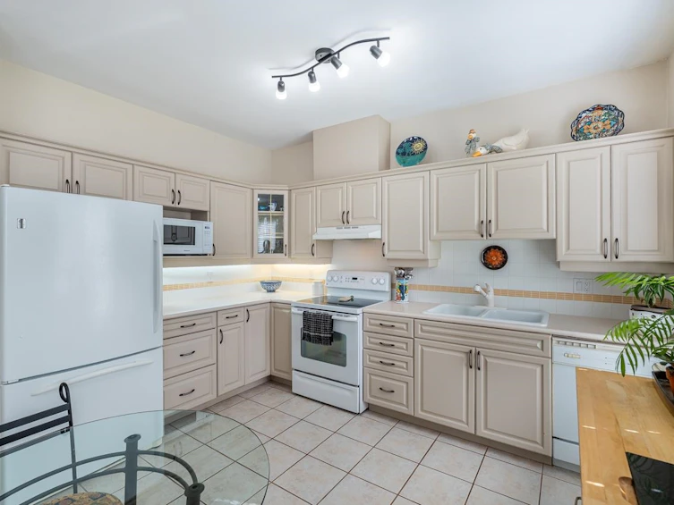 135-3098 Guildford Way, Coquitlam, BC, V3B 7W8 - 6