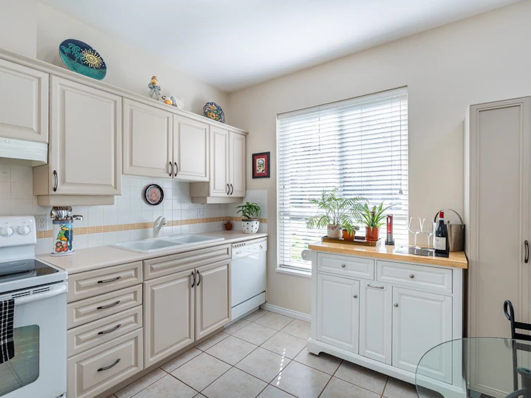 135-3098 Guildford Way, Coquitlam, BC, V3B 7W8 - 7
