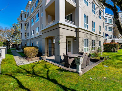 135-3098 Guildford Way - 3