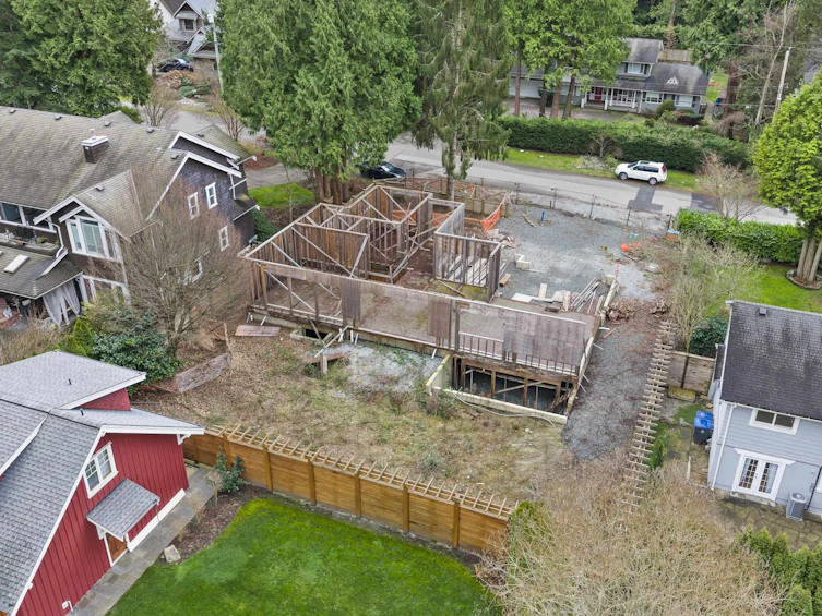 12489 23 Avenue, Surrey, BC, V4A 2C5 - 12