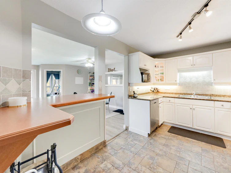 203-17740 58a Avenue, Surrey, BC, V3S 8M5 - 6