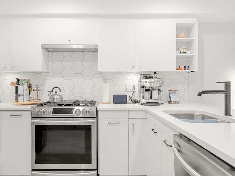 402-1519 Crown Street, North Vancouver, BC, V7J 1G6 - 15