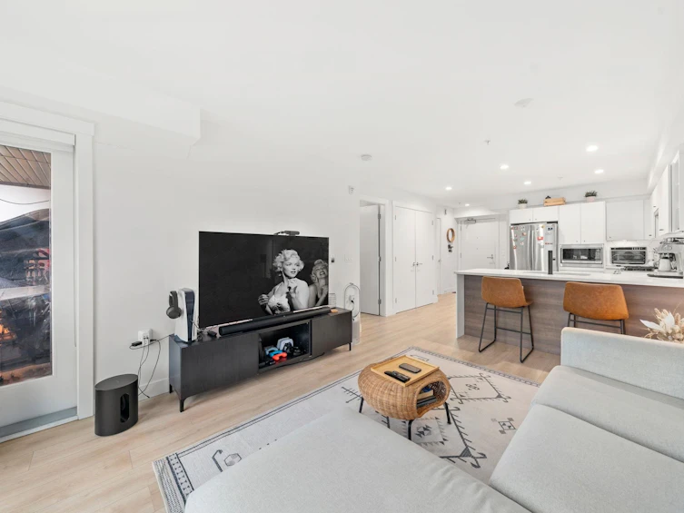 402-1519 Crown Street, North Vancouver, BC, V7J 1G6 - 3