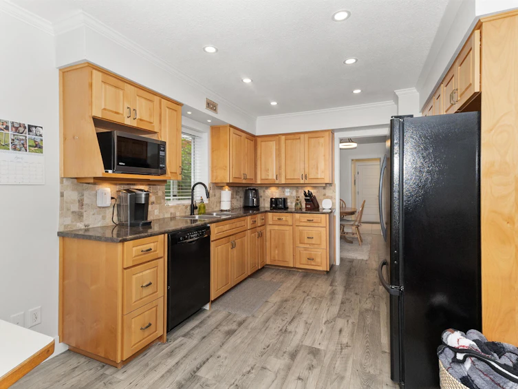 15522 87a Avenue, Surrey, BC, V3S 6S9 - 11
