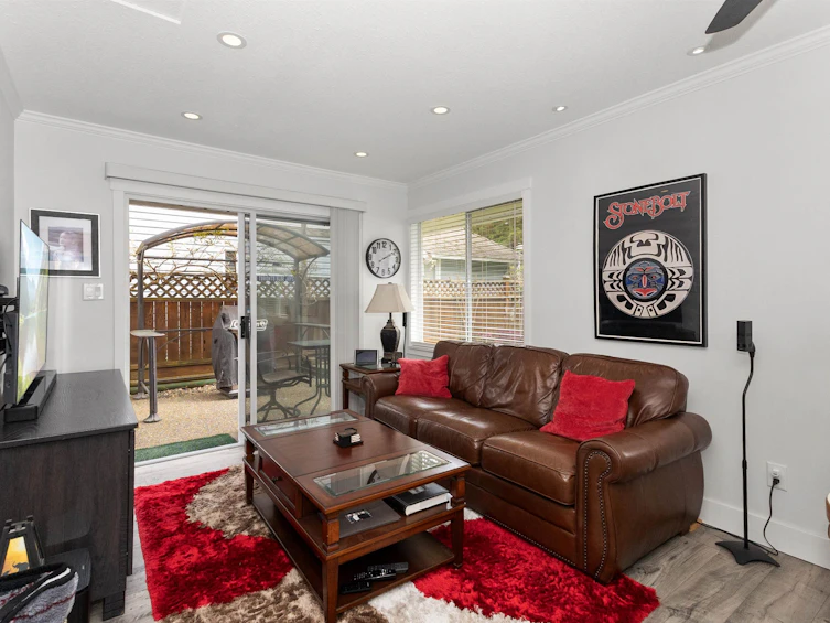 15522 87a Avenue, Surrey, BC, V3S 6S9 - 15