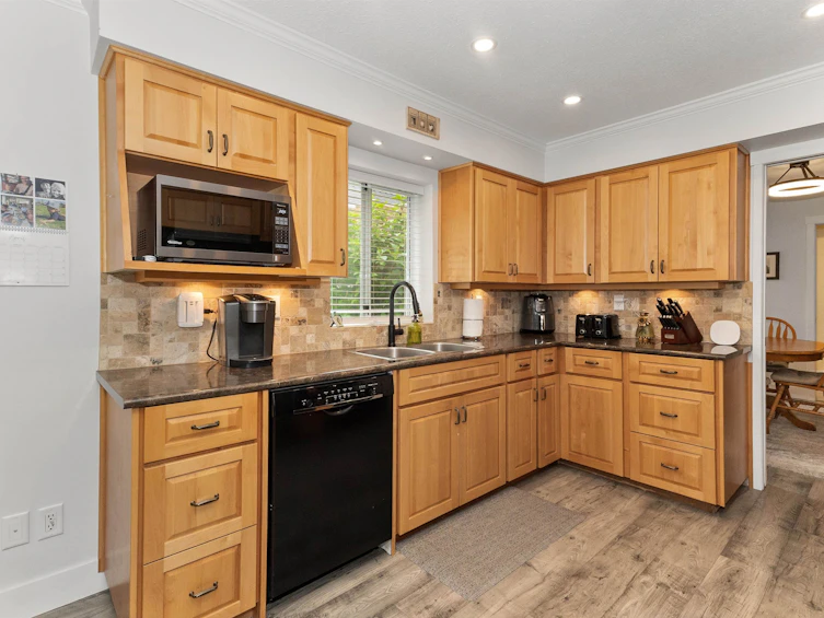 15522 87a Avenue, Surrey, BC, V3S 6S9 - 8