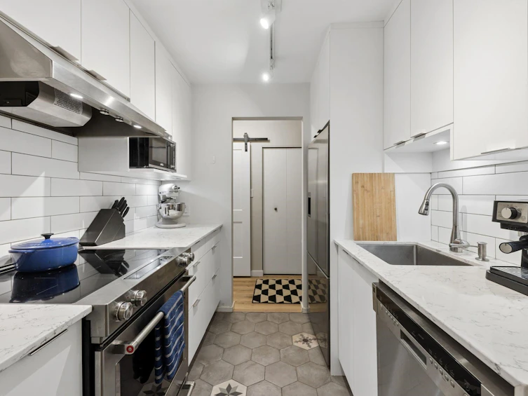 101-175 E 5th Street, North Vancouver, BC, V7L 1L3 - 3