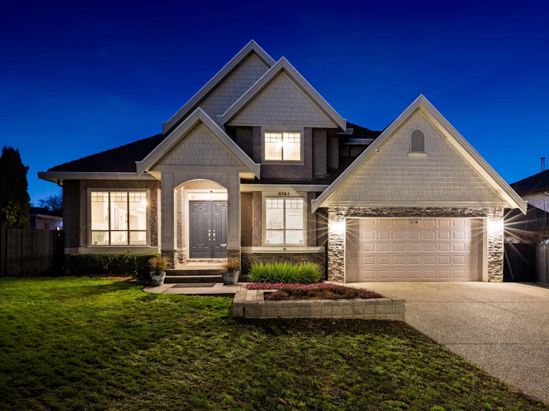 8741 163a Street, Surrey BC V4N 1C3