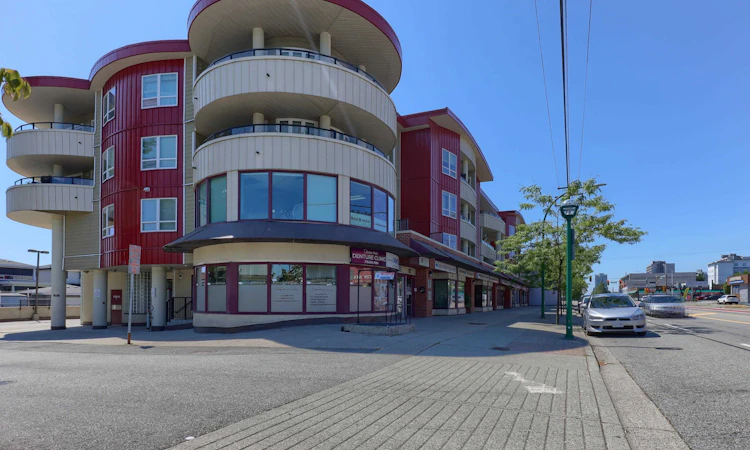 PH1-7738 Edmonds Street