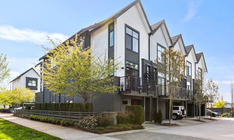 102-17568 57a Avenue