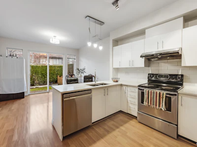 39-8726 159 Street - 4