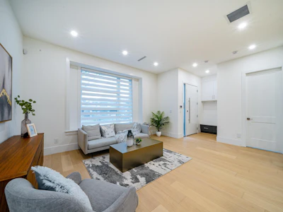 2-4210 Union Street - 2