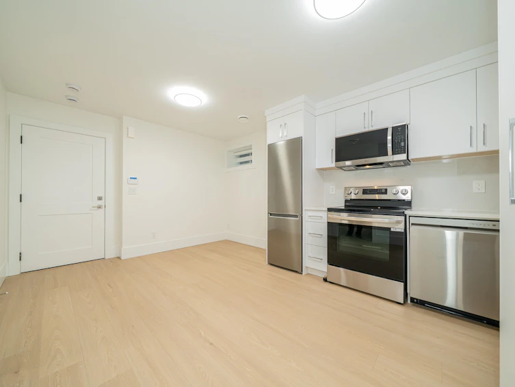 2-4210 Union Street, Burnaby, BC, V5C 2X4 - 16