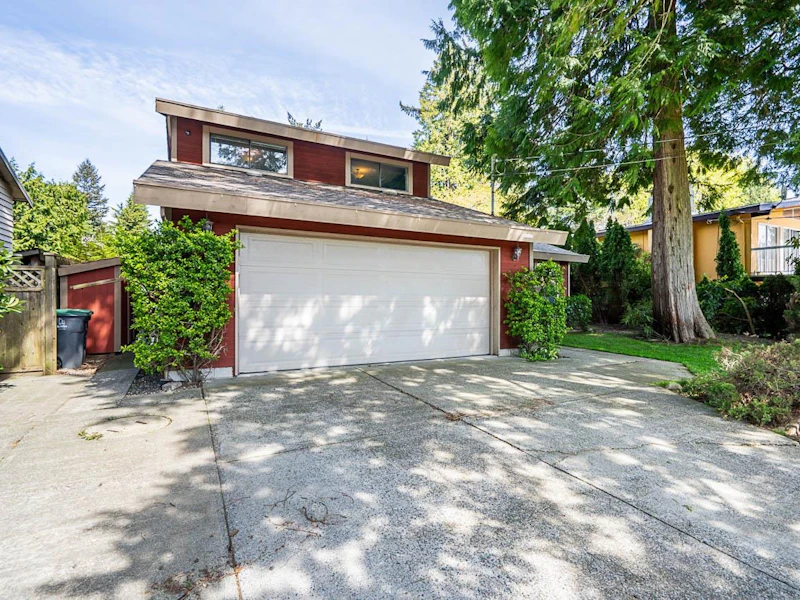 13519 15th Avenue, Surrey BC V4A 5H4