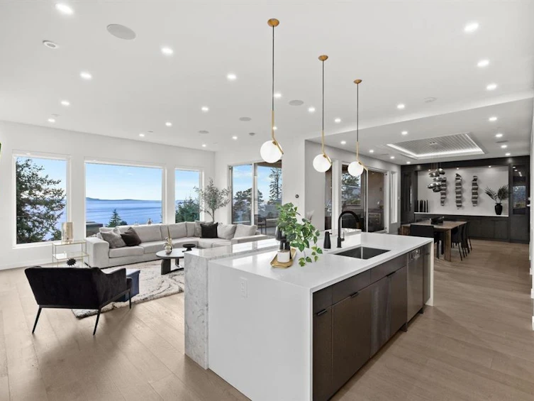 13169 Marine Drive, Surrey, BC, V4A 1E6 - 13