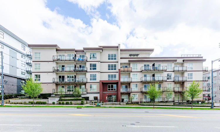 323-13768 108 Avenue