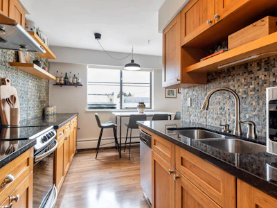 207-2080 Maple Street - 3