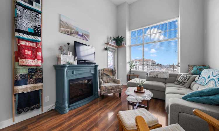 402-11935 Burnett Street