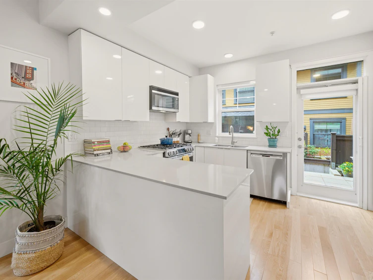 1837 Charles Street, Vancouver, BC, V5L 0B2 - 12