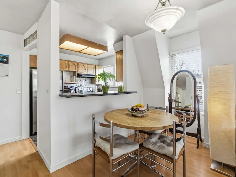 301-99 Begin Street, Coquitlam, BC, V3K 6R5 - 5