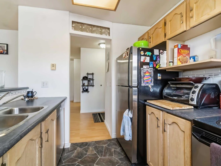 301-99 Begin Street, Coquitlam, BC, V3K 6R5 - 3