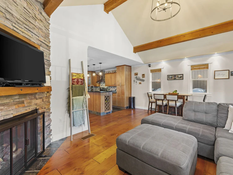311 Spruce Street, Cultus Lake, BC, V2R 4Y7 - 4