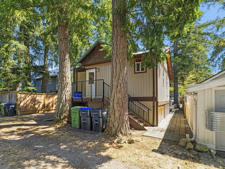 311 Spruce Street, Cultus Lake, BC, V2R 4Y7 - 36