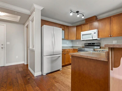 305-45645 Knight Road - 5