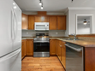 305-45645 Knight Road - 4
