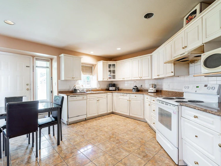 13107 74 Avenue, Surrey, BC, V3W 1C3 - 13