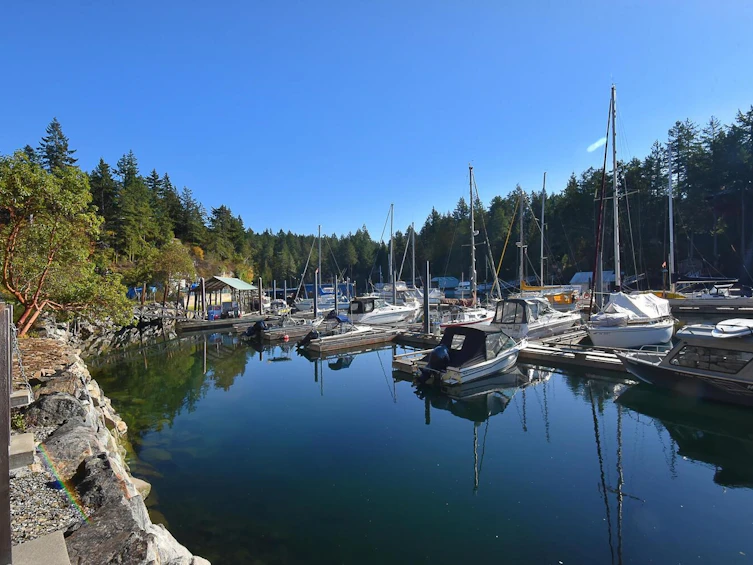 10113-10131 Mercer Road, Halfmoon Bay, BC, V7Z 1B7 - 2