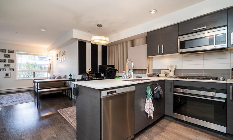 212-2858 W 4th Avenue