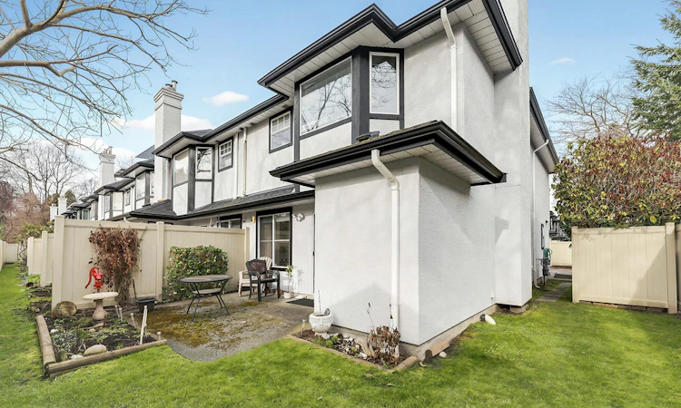 43-8120 General Currie Road